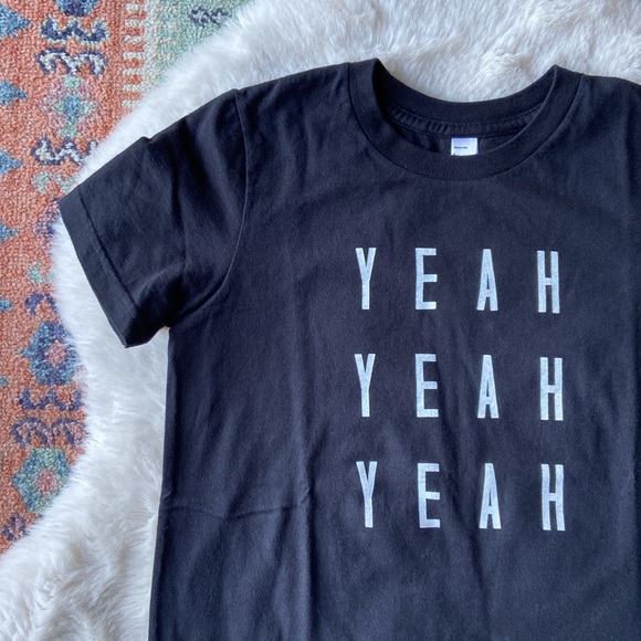 Young One Apparel black graphic tee shirt yeah yeah yeah small shop kids size 8 - Picture 5 of 9